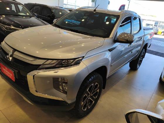 MITSUBISHI L200 TRITON 2.4 16V TURBO DIESEL SPORT HPE-S CD 4P 4X4 AUTOMÁTICO MITSUBISHI L200 TRITON 2.4 16V TURBO DIESEL SPORT HPE-S CD 4P 4X4 AUTOMÁTICO